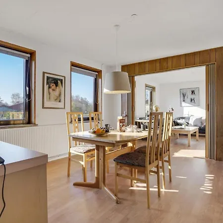 Stunning In With Kitchen Prázdninový dům