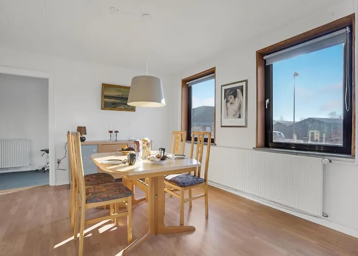 Stunning In With Kitchen