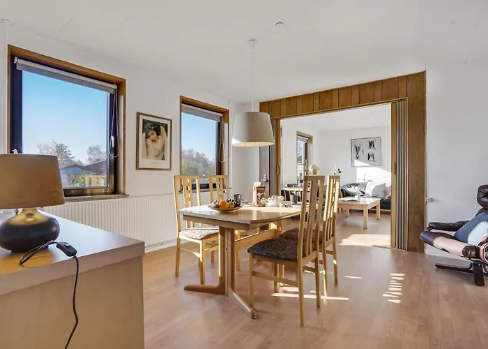 Stunning In With Kitchen Prázdninový dům